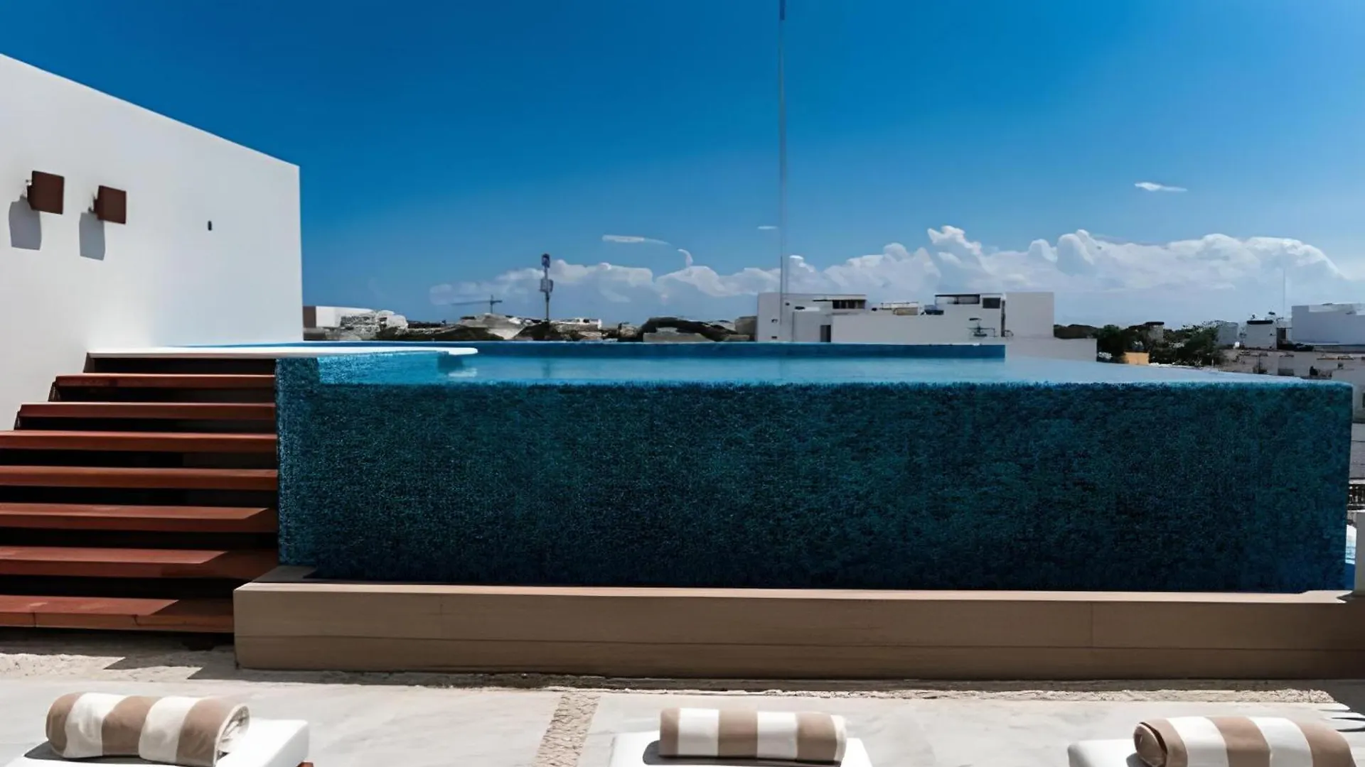 Levitat 32 Playa del Carmen